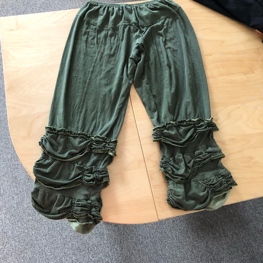 Adorable capris pants